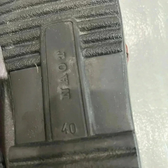 [40/US9-9.5]NAOT Red Slip In  Loafer - Picture 8 of 8